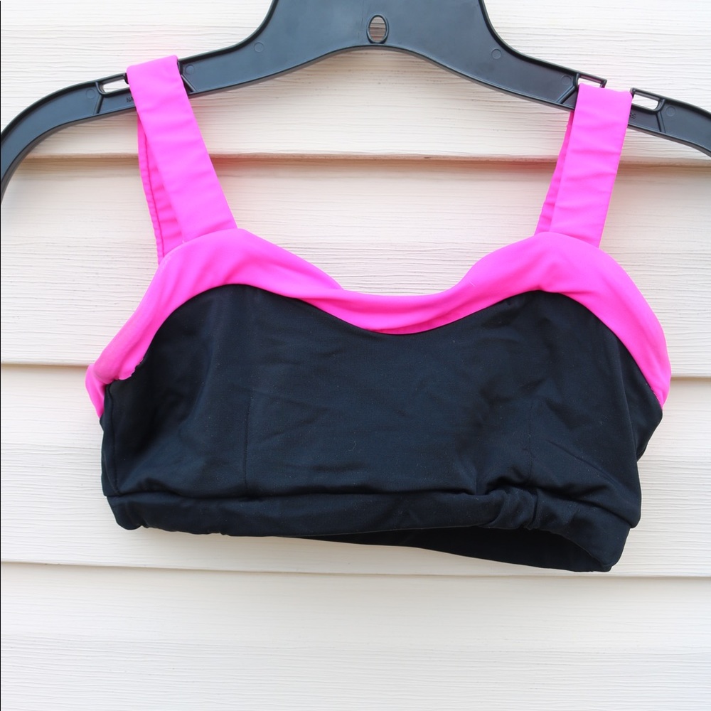Black sports bra